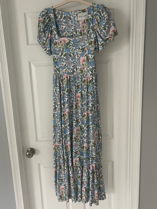 Smith & Quinn Dresses & Skirts - Floral Midi Dress by Smith & Quinn